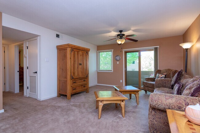 Photo - Fully Furnished One Bedroom, One Bath Read... Unidad 56