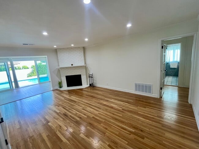 Photo - 6666 Sedan Ave