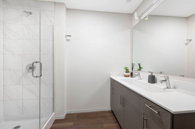 Photo - 41 E 14th St