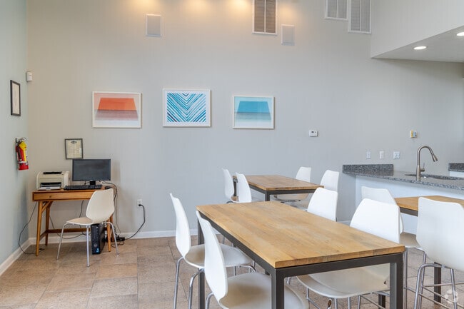 Clubhouse - Resident Lounge - Hidden Lake