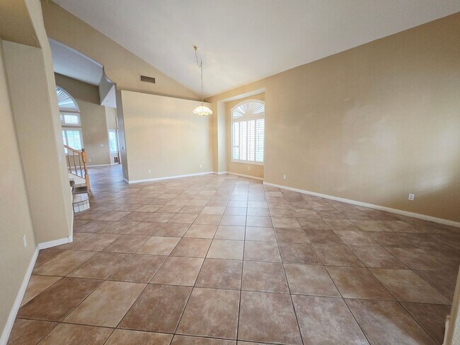 Photo - STUNNING 4 BEDROOM WITH MASTER ON 1ST FLOOR IN SEVEN HILLS!!!