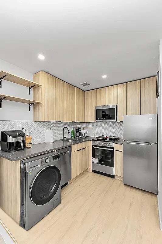 Photo - 228 E 25th St Unit 10