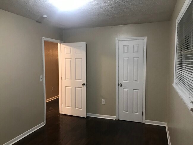 Photo - 197 E Elm St