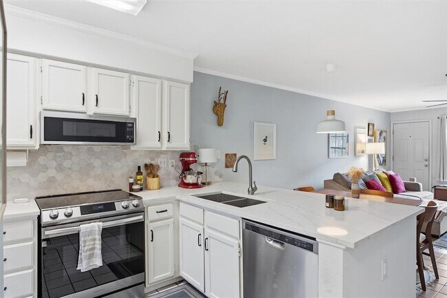 2215 Post Rd Unit 1018