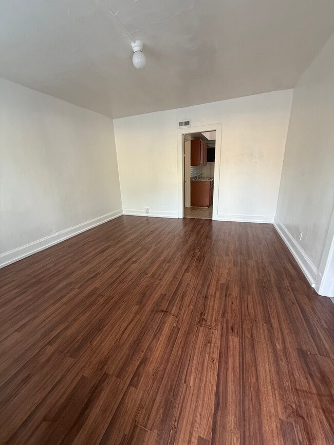 Building Photo - 216 W Fayette Ave