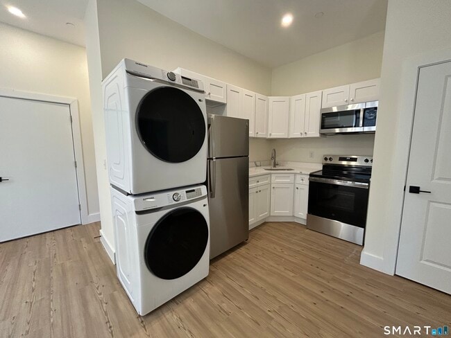 Photo - 472 Main St Unit 2C