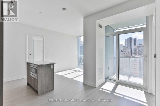 Photo - 1 Yorkville Ave Unité 1202