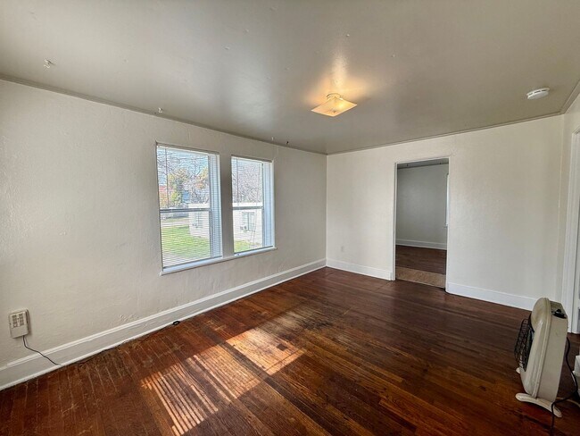 Photo - 1/1 Garage Apartment