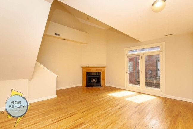 Photo - 3347 N Clark St