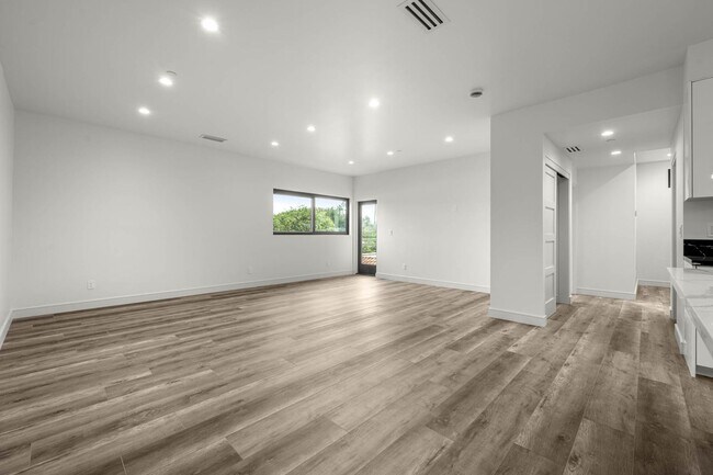 Photo - 1920-1922 S Sherbourne Dr Unit 1922