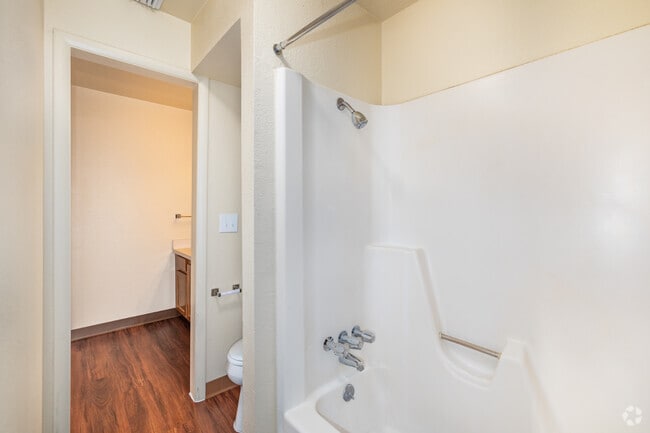 2 habitaciones, 1 baño - 820 pies cuadrados - Baño