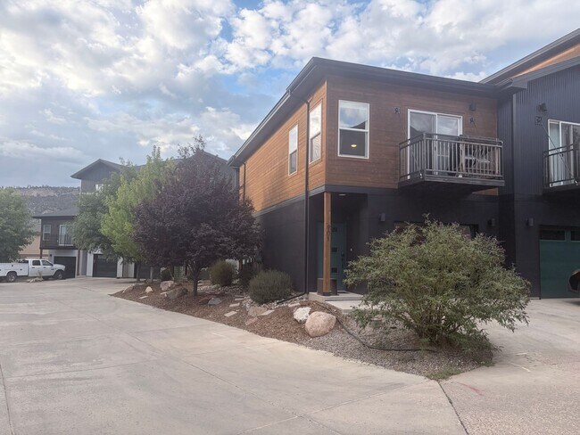 220 Metz Ln