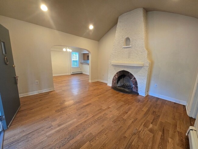 Photo - Large Beautiful South Hill Home! Available...