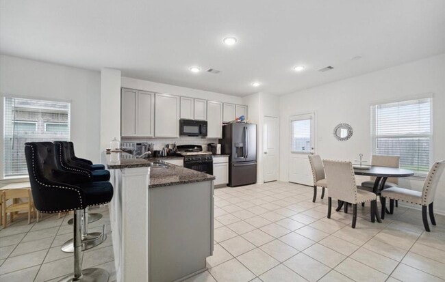 Photo - 8711 Willet St