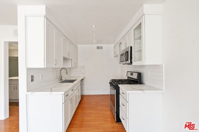 Photo - 4238 Whitsett Ave Unit 201