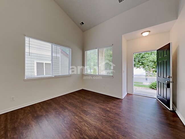 Photo - 5240 Goshawk St