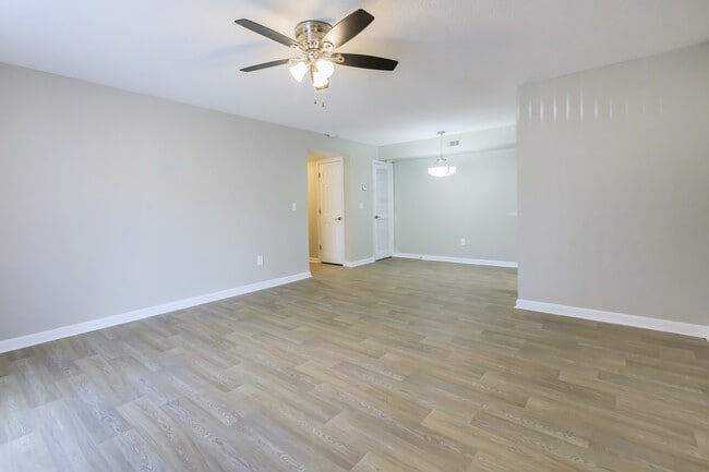 Ceiling fans in every room - THE VALLEY AT MILL CREEK