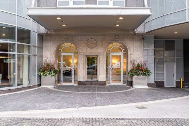 Building Photo - 10 Bellair St Unit 1403