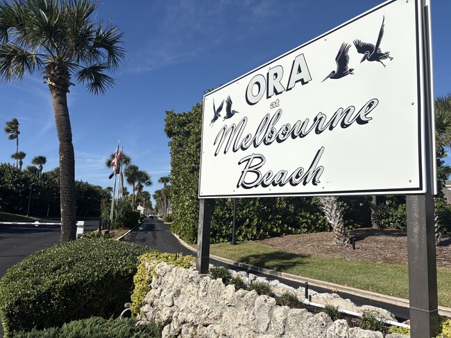 Building Photo - 562 Carousel Ln