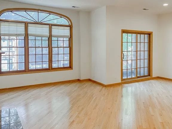 Photo - 3338 N Sheffield Ave