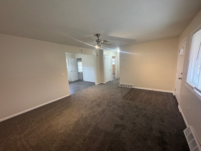 Photo - 1325 Vermont Pl NE