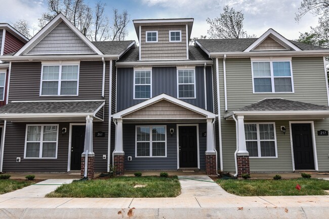 Building Photo - Two Bedroom in Governor's Crossing!