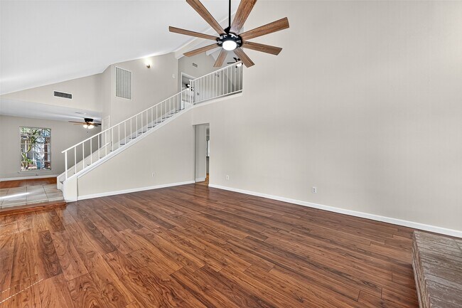 Photo - 813 Lakeview Dr