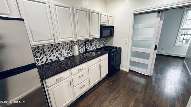 Building Photo - 63 Madison St Unit 5