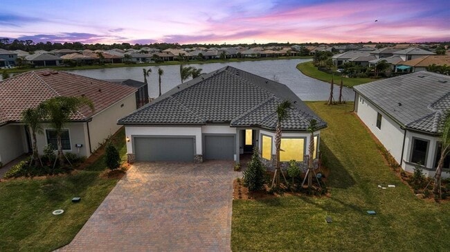 Photo - 818 SE Courances Dr