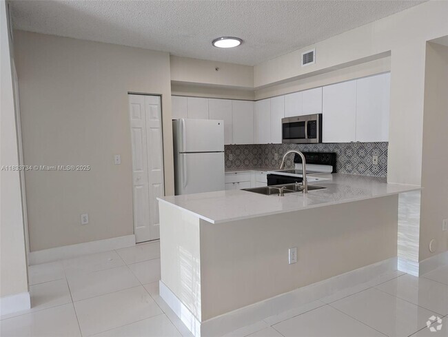 Building Photo - 8010 N Nob Hill Rd Unit 103 Rental
