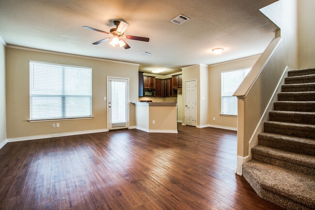 Photo - 417B Castleridge Dr