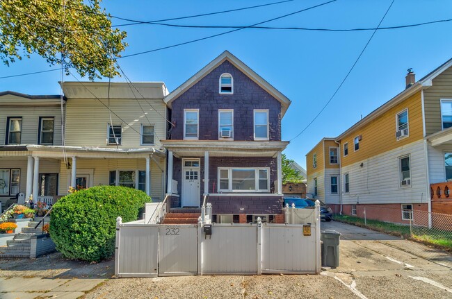 Building Photo - 232 Pearsall Ave Unit 1