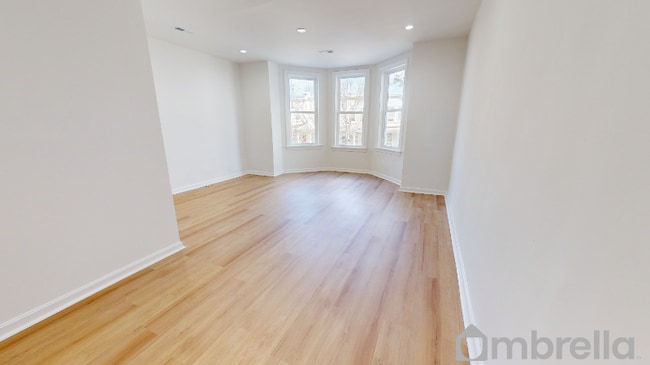 Photo - 343 E 28th St Unidad 2