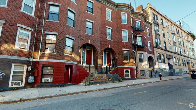 Building Photo - 15 Linden St Unit 2 Rental