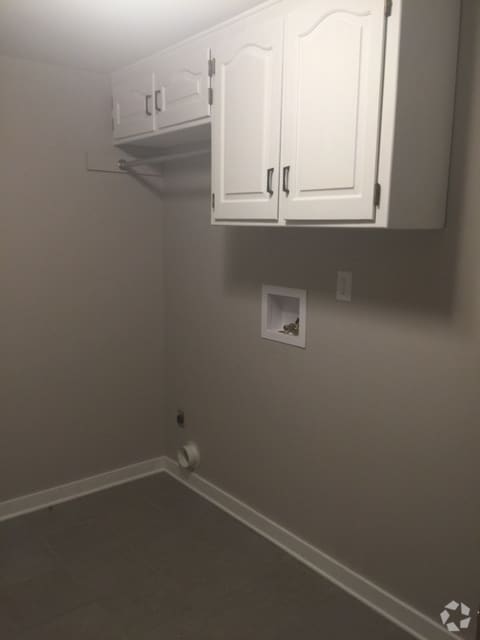 Building Photo - 1510 Southwest Plass Avenue Rental
