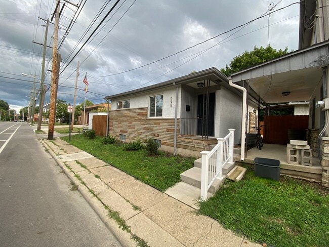 Building Photo - 295 E Arcadia Ave Unit 295 Arcadia Ave Rear