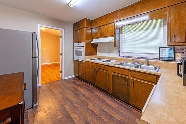 5326 Heather Ln