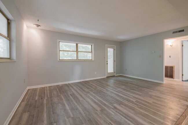 109 E Holston Ln Unit 111