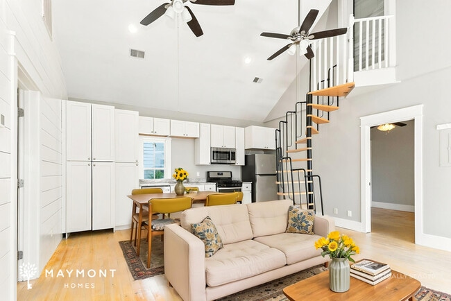 Photo - 115 Drake St