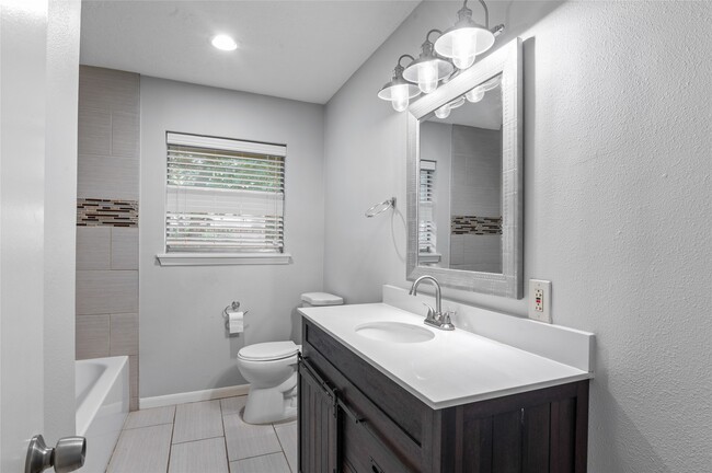 Photo - 118 E Thornton Rd