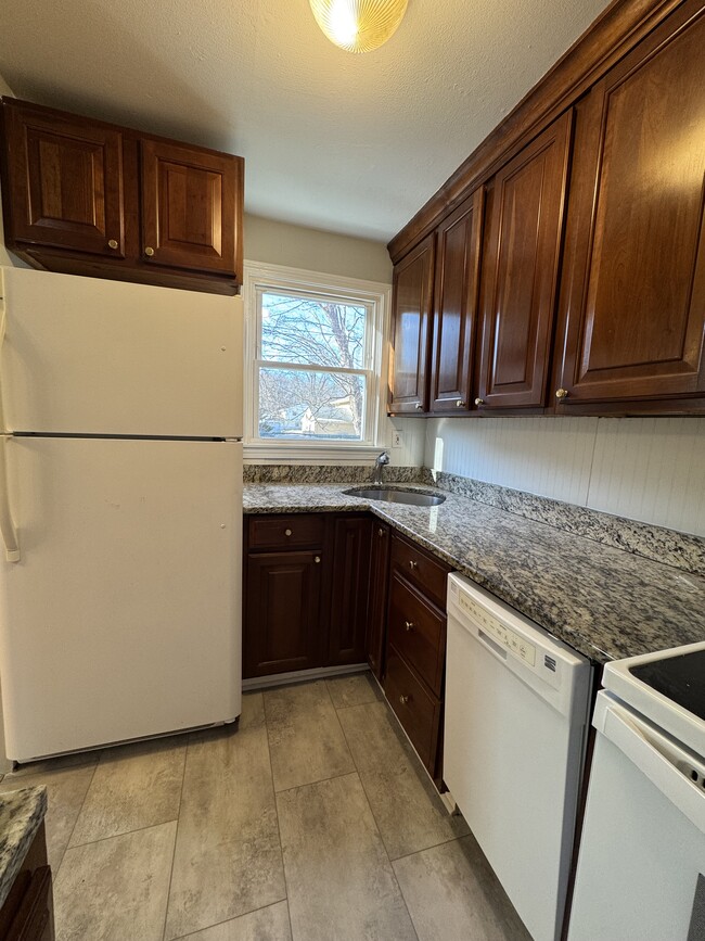 Photo - 144 E Main St