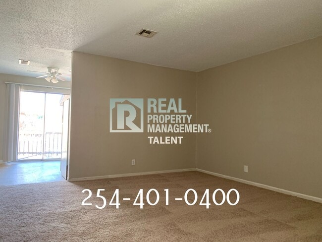 Building Photo - 2214 Saulsbury Dr Unit C Rental
