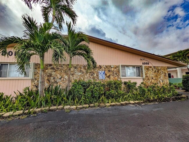 Building Photo - 6040 SW 26th St Unit 2 Rental