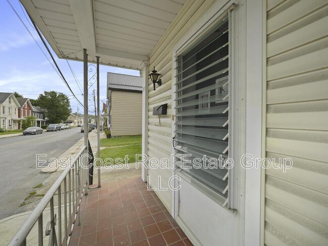 Photo - 258 W King St