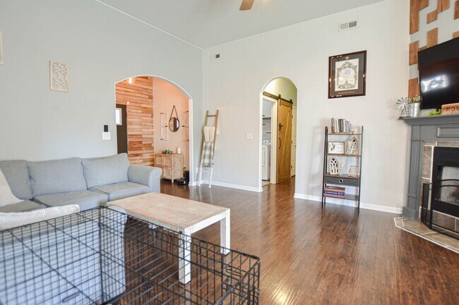Photo - Pet Friendly Three Bedroom!