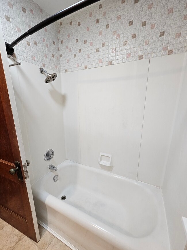 Bathroom - 816 Aurora Ave Unidad 816 lower