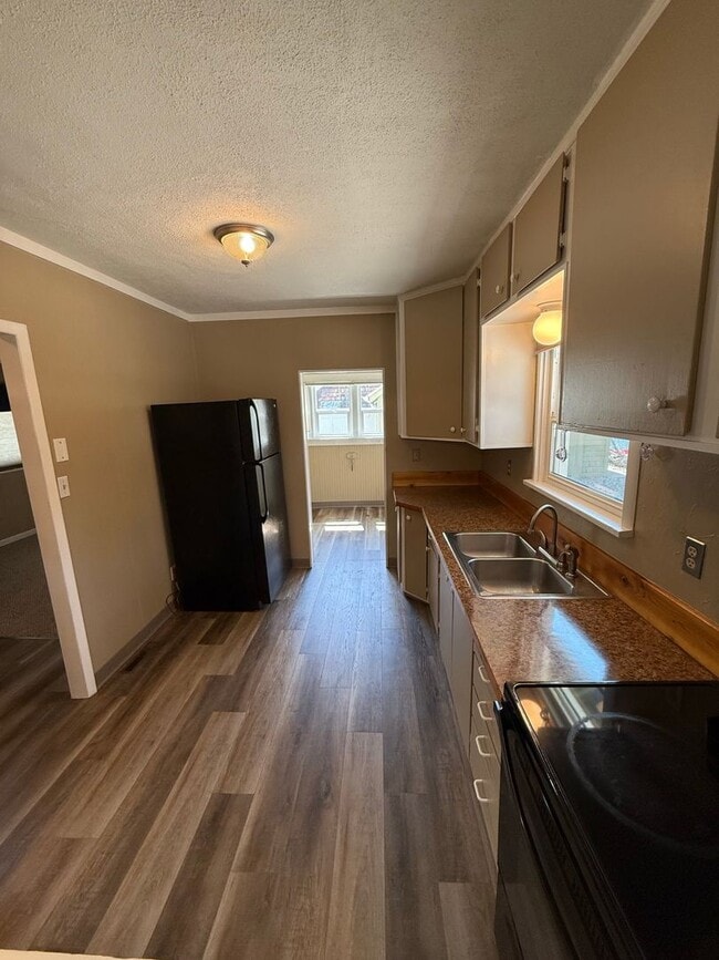 Photo - 532 Parkhill Dr