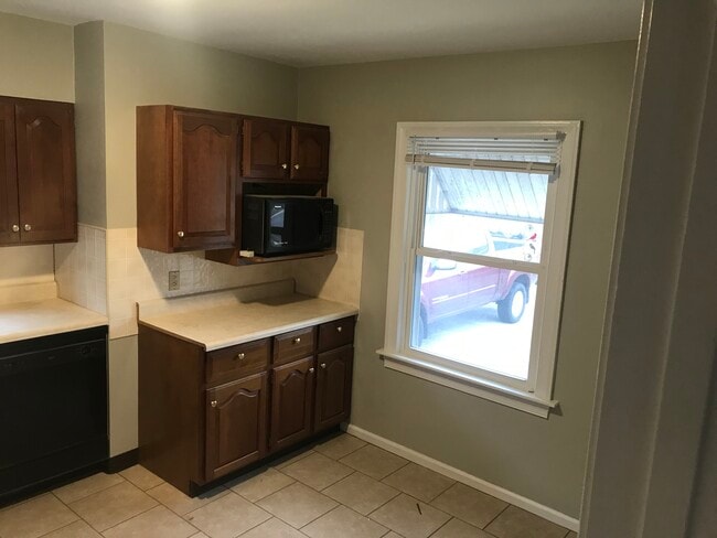 Building Photo - 1640 Rosemont Blvd Rental
