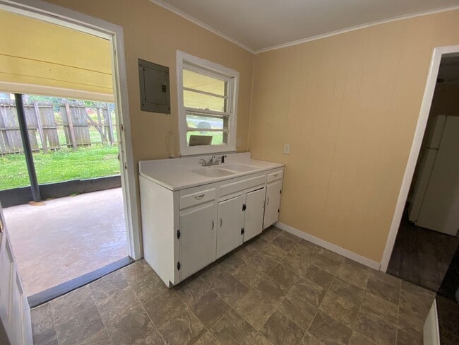 Photo - 2721 Simpson St