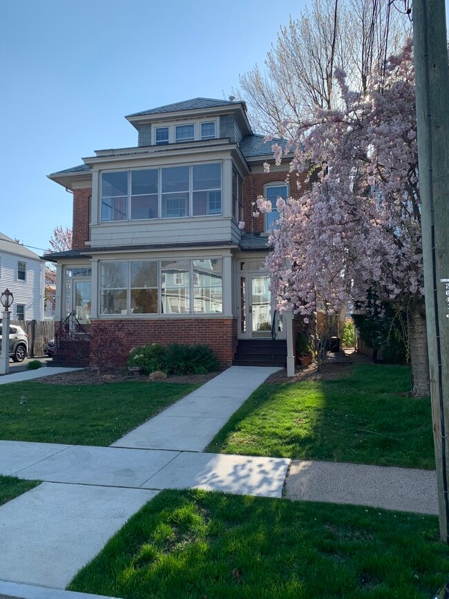 Front - 86 Lancaster Rd Unit Third Floor